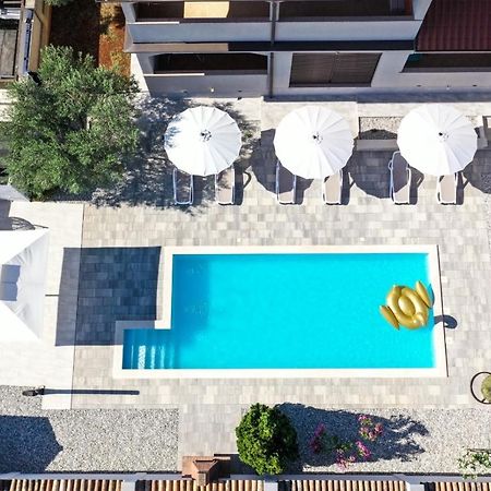 Apartment Nina With Private Pool Nova Vas  ภายนอก รูปภาพ