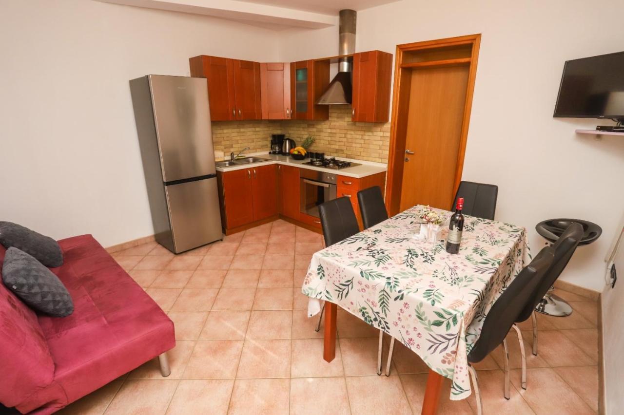 Apartment Nina With Private Pool Nova Vas  ภายนอก รูปภาพ