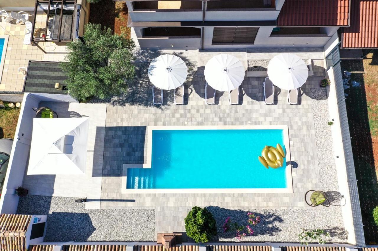 Apartment Nina With Private Pool Nova Vas  ภายนอก รูปภาพ