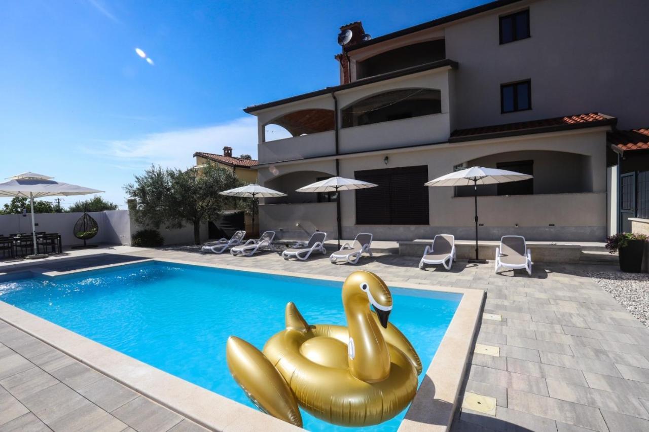 Apartment Nina With Private Pool Nova Vas  ภายนอก รูปภาพ