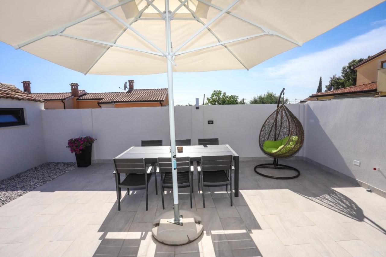 Apartment Nina With Private Pool Nova Vas  ภายนอก รูปภาพ