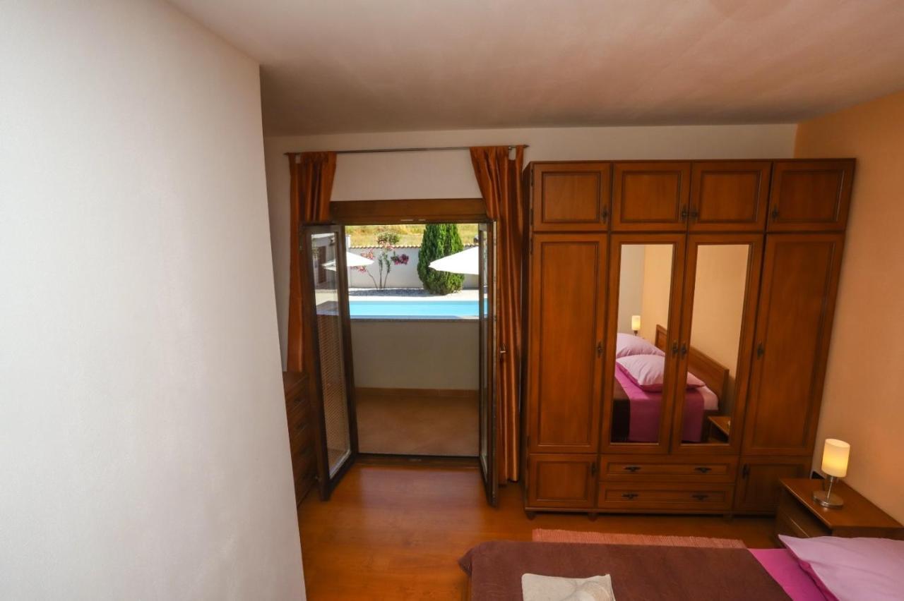Apartment Nina With Private Pool Nova Vas  ภายนอก รูปภาพ
