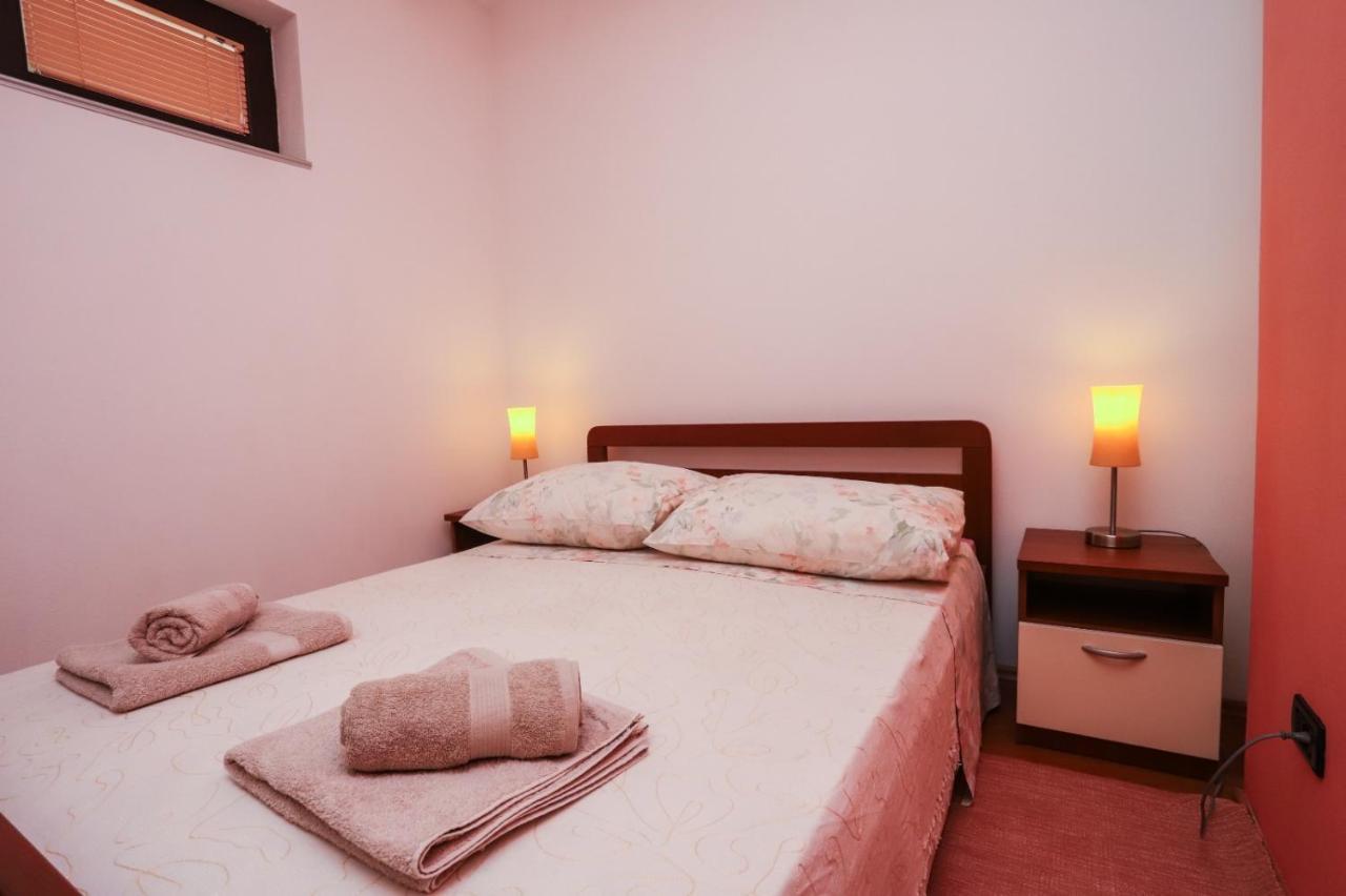 Apartment Nina With Private Pool Nova Vas  ภายนอก รูปภาพ
