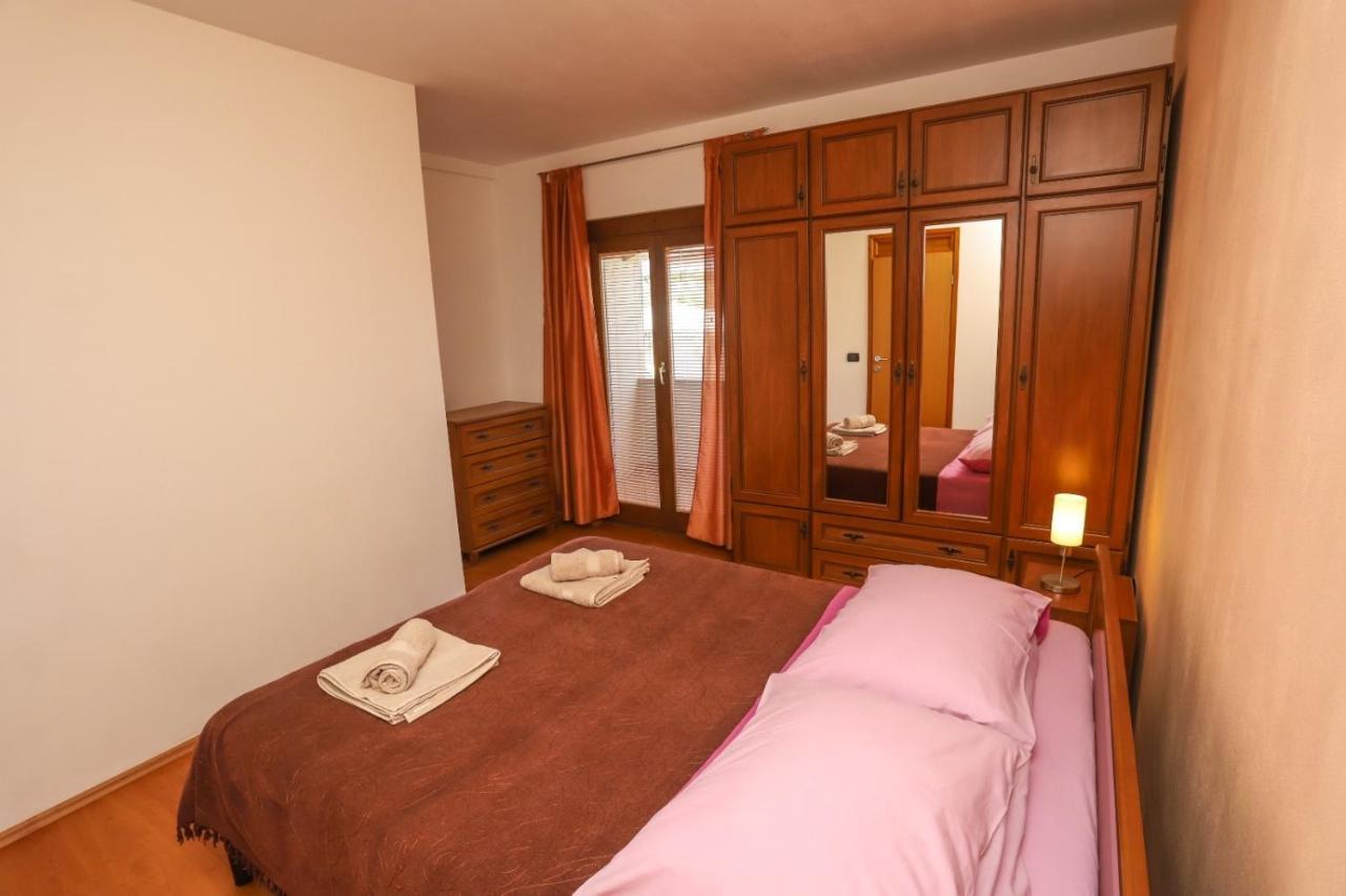 Apartment Nina With Private Pool Nova Vas  ภายนอก รูปภาพ