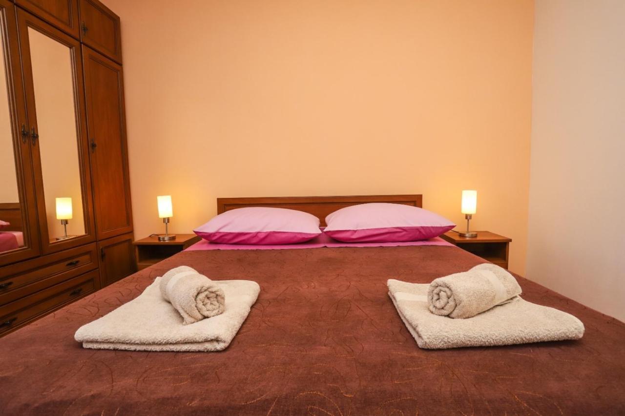 Apartment Nina With Private Pool Nova Vas  ภายนอก รูปภาพ