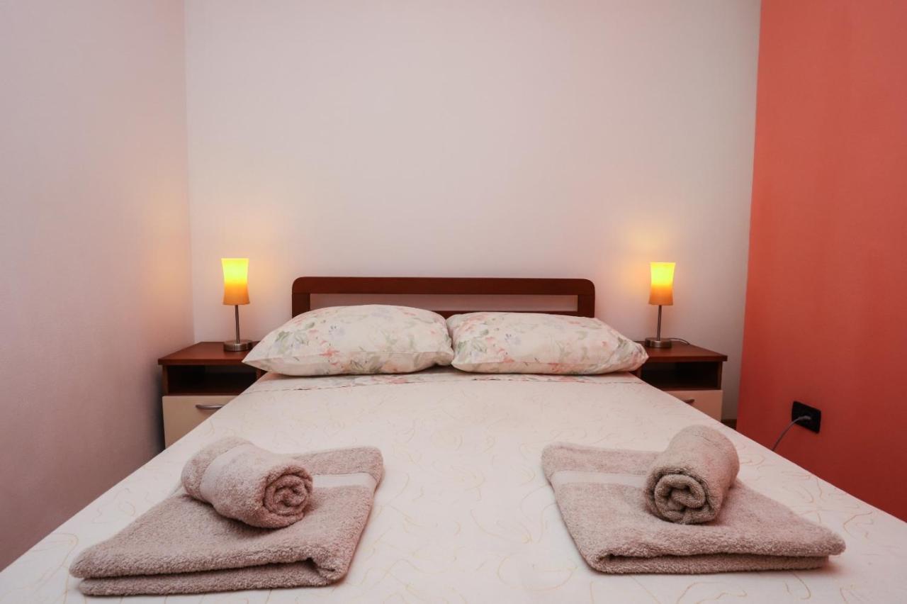 Apartment Nina With Private Pool Nova Vas  ภายนอก รูปภาพ