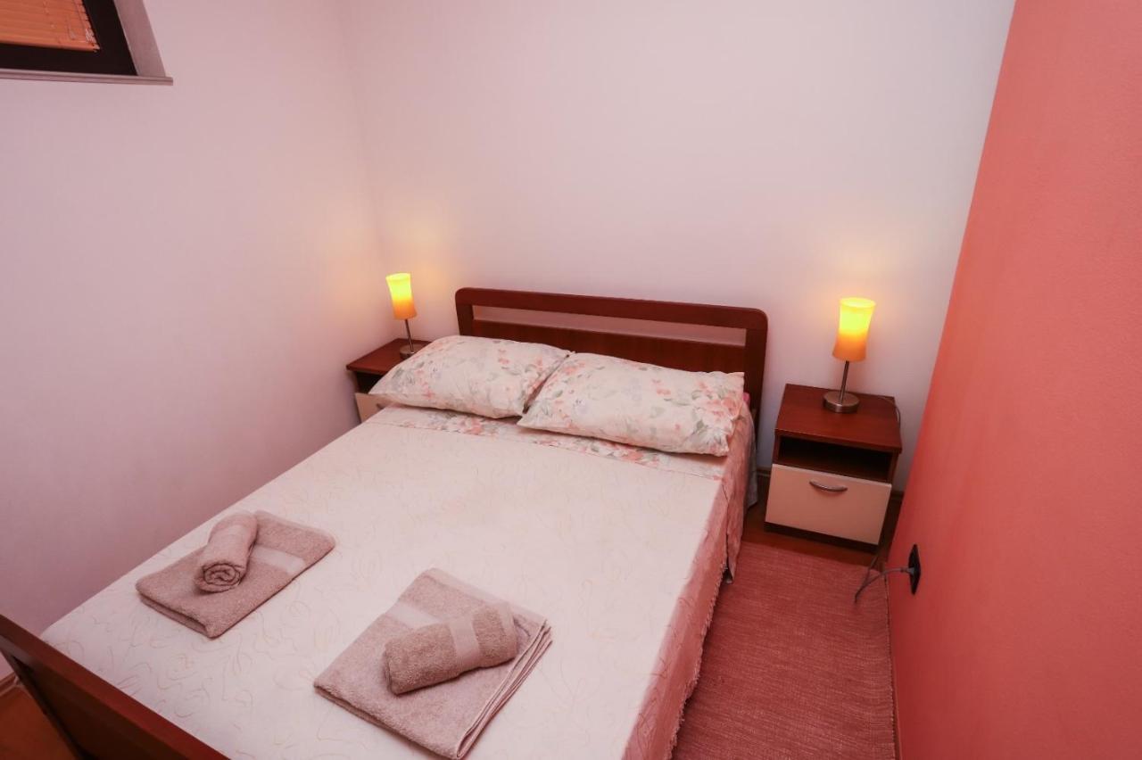 Apartment Nina With Private Pool Nova Vas  ภายนอก รูปภาพ